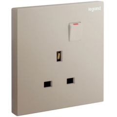 Galion - 1 Gang BS switched socket outlet with power indicator - 13A - Champagne - Legrand